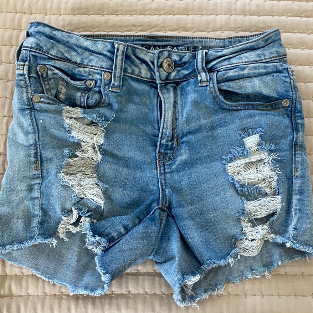 American Eagle size 6 MIDI stretch light wash denim shorts